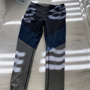 Tri-tone Outdoor Voices leggings